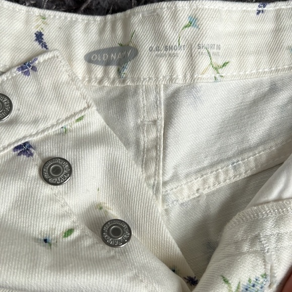 Old Navy High Rise O.G Denim Floral Shorts - Picture 3 of 4